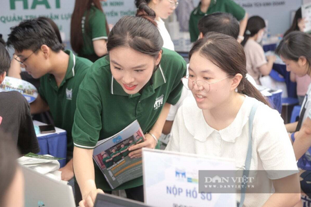 Dự đoán điểm chuẩn đại học năm 2025: Lưu ý những tổ hợp xét tuyển dưới đây