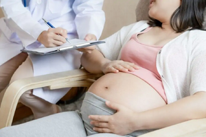 Mắc ung thư phụ khoa trong khi mang thai: Chẩn đoán, điều trị và phòng ngừa