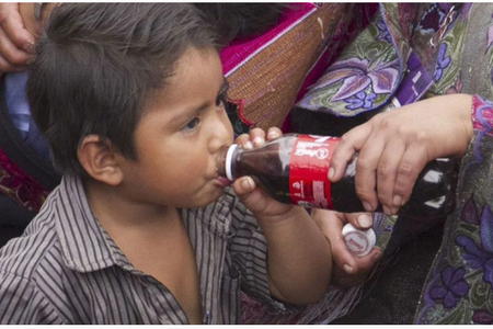 Người dân tại nơi này uống Coca-Cola thay nước lọc