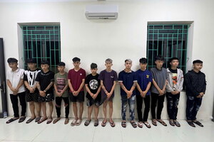 Khởi tố 12 thanh thiếu niên mang hung khí rượt đuổi nhau trên phố