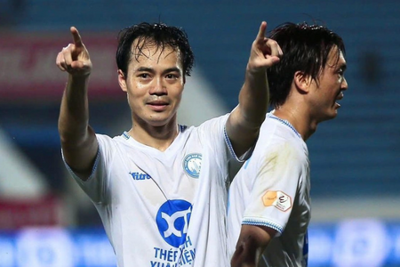 Văn Toàn nghỉ hết lượt đi V-League 2025/26