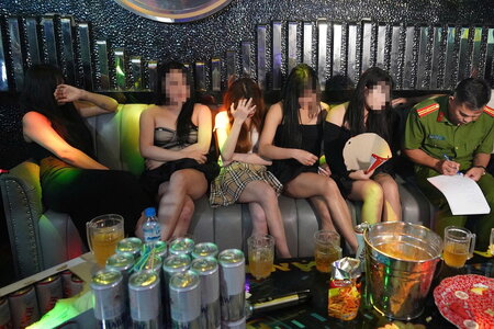 Karaoke Phong Liễu ở Thanh Hoá ‘bao nuôi’ cả nhân viên nữ dưới 16 tuổi