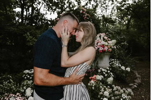 Taylor Swift và Travis Kelce đính hôn với nhẫn kim cương 14 tỷ đồng