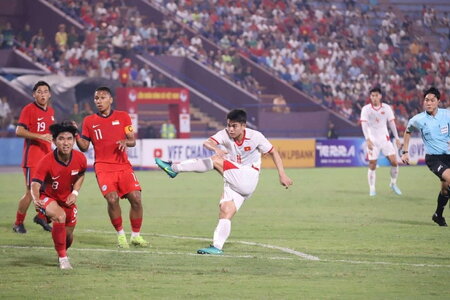 U23 Việt Nam thắng vất vả Singapore