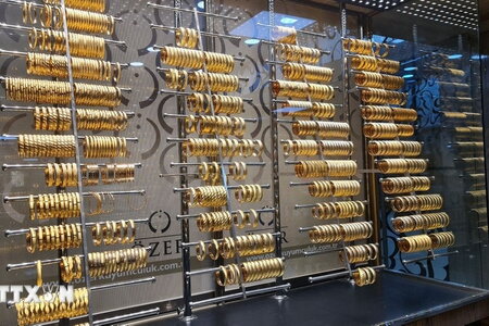  Giá vàng thế giới lần đầu tiên vượt qua mốc 3.600 USD
