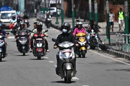 Nepal dỡ bỏ lệnh giới nghiêm toàn quốc sau khi có nữ thủ tướng đầu tiên