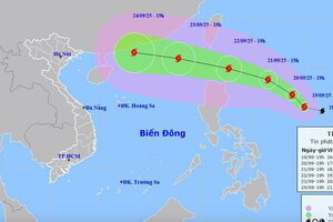 Bão Ragasa tiến vào Biển Đông có thể mạnh lên thành siêu bão
