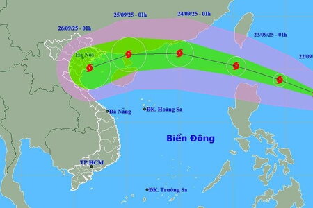 Bão Ragasa tiếp tục mạnh thêm, mỗi giờ đi được khoảng 15km