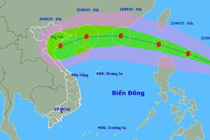 Bão Ragasa tiếp tục mạnh thêm, mỗi giờ đi được khoảng 15km