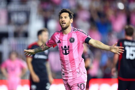 Lionel Messi tiến sát mốc 900 bàn thắng