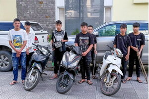 Nhóm thanh, thiếu niên chặn đường đánh người, cướp xe táo tợn giữa đêm khuya