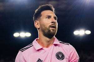 Cựu cầu thủ ngoại hạng Anh tiết lộ sốc về Lionel Messi