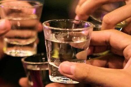 Bé gái 14 tuổi nguy kịch do ngộ độc methanol