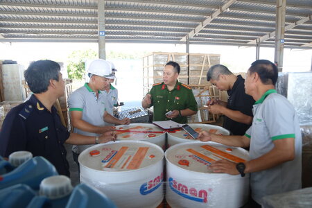 Công an Quảng Ninh bắt giữ 28 xe container chở hàng nhập lậu