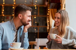 Ăn tối miễn phí, cà phê 0 đồng và “luật chơi” ở đô thị lớn