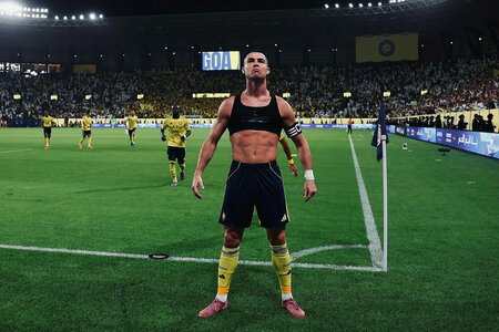 Ronaldo ghi siêu phẩm ngoài vòng cấm thứ 72 trong sự nghiệp