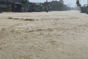 Mưa lớn, triều cường gây ngập sâu, sạt lở nhiều tuyến đường ở Hà Tĩnh