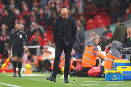 Liverpool tệ chưa từng có, HLV Arne Slot nguy cơ ‘bay ghế’