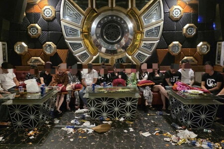 Phát hiện ổ 'bay lắc' trong quán karaoke, 24 đối tượng dương tính với ma túy