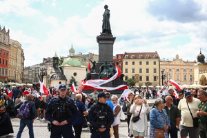 Bloomberg: Tình hình ở Ba Lan rất nguy hiểm cho Ukraine