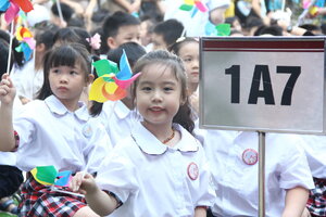 Đừng 'biến' tình yêu con thành áp lực học tập