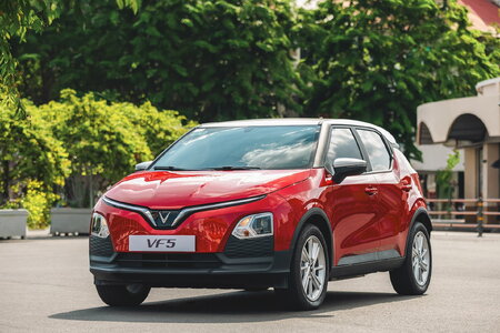 Xe nhập khẩu và xe điện bùng nổ, thị trường ô tô Việt Nam đua tranh khốc liệt