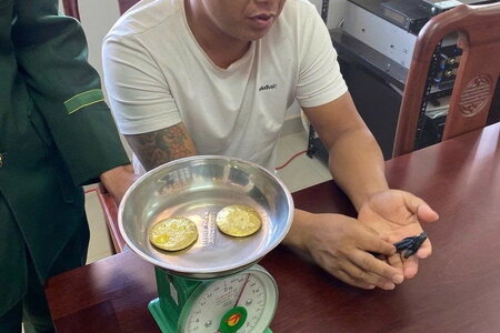 Khởi tố tài xế vận chuyển gần nửa ký vàng qua biên giới