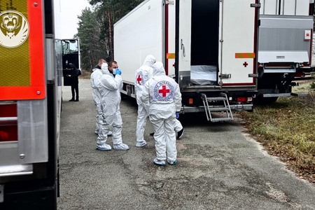 Ukraine và Nga tiến hành trao đổi thi thể binh lính theo "công thức" 1.000 đổi 30