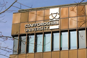 Đại học Staffordshire bị tố lạm dụng AI