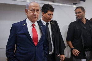 Thủ tướng Israel xin tổng thống ân xá