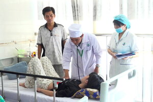 Sốt xuất huyết diễn biến phức tạp và chưa có dấu hiệu hạ nhiệt