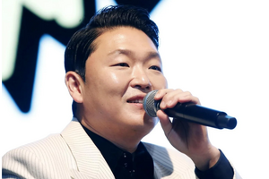 Cảnh sát đột kích công ty của Psy