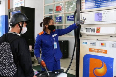 Giá xăng dầu trong nước tiếp tục giảm, RON95-III có giá mới là 19.620 đồng