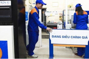 Dự báo giá xăng dầu tiếp tục giảm trong ngày 25/12