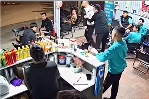 Xô xát tại bến xe Giáp Bát, một thanh niên bị đâm liên tiếp nhiều nhát