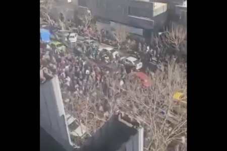 Iran thừa nhận biểu tình đã biến thành bạo loạn, người biểu tình đe dọa lãnh tụ tối cao