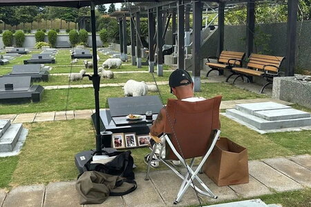 DJ Koo lặng lẽ dọn mộ Từ Hy Viên ngay ngày đầu năm mới