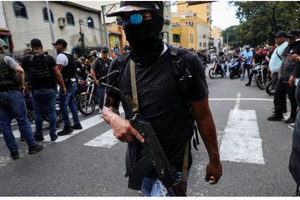 Nóng: Nổ súng dữ dội gần phủ tổng thống Venezuela ở thủ đô Caracas