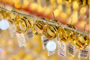 Giá vàng hôm nay (17/1): Bất động