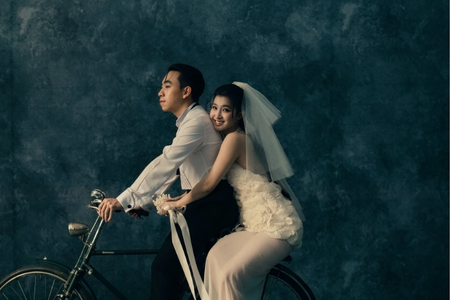 Ảnh cưới bên ngựa của Á hậu Phương Nhi và thiếu gia Phạm Nhật Minh Hoàng - con trai tỷ phú