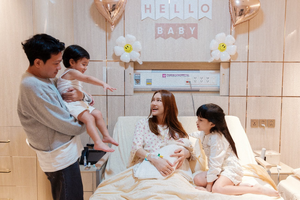 Trường Giang xin lỗi Nhã Phương vì vắng mặt khi vợ sinh con thứ 3