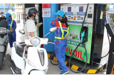 Giá xăng dầu hôm nay 1/2: Bất ngờ đảo chiều giảm