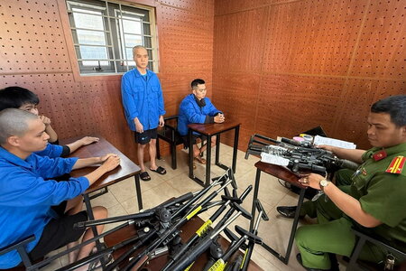 Bóc gỡ băng nhóm chế tạo súng quân dụng rao bán trên mạng xã hội