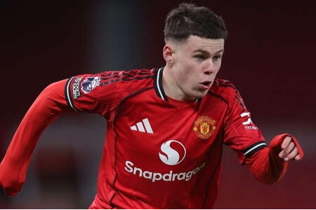 Con trai Rooney lập đại công cho Man United