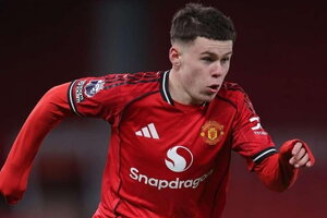 Con trai Rooney lập đại công cho Man United