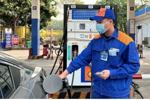 Giá xăng dầu hôm nay (23/2): Bất ngờ lao dốc trước căng thẳng tiềm tàng giữa Mỹ - Iran