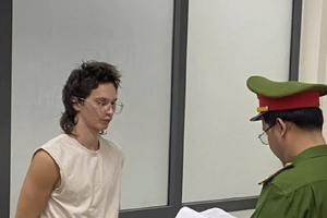 Khởi tố nam thanh niên nước ngoài vì ghen tuông ở quán bar, đánh người gây thương tích 43%