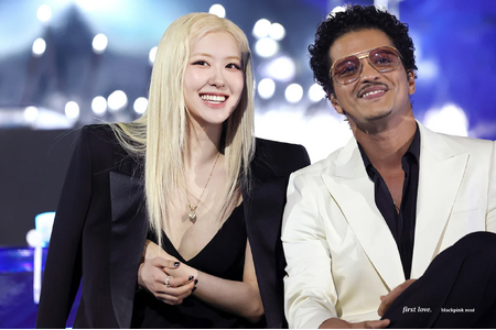 "APT." giúp Rosé chinh phục đỉnh cao mới