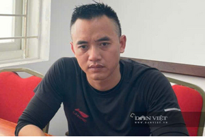 Tạm giữ tài xế bán tải tạt đầu xe máy chở 3 người ngã ra đường, có cả trẻ nhỏ ở Hà Nội