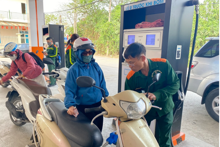 Giá xăng dầu hôm nay 5/3: Lên đỉnh, xăng dầu trong nước chiều nay tăng mạnh